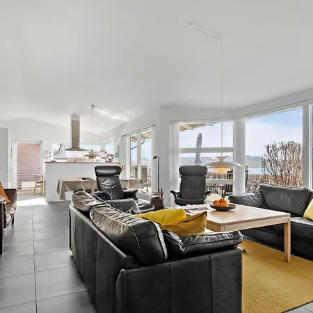 3 Bedroom Gorgeous In Hejls