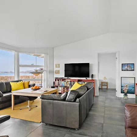 3 Bedroom Gorgeous In Hejls